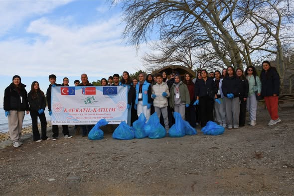 Erasmus+ KA154 Gençlik Katılımı Programı kapsamında yürütülen KAT-KAT-KATILIM projesi çerçevesinde düzenlenen Gençlik Kampı faaliyetleri kapsamında, gençlerimizle birlikte Güzelçamlı Dilek Yarımadası Millî Parkı ziyareti