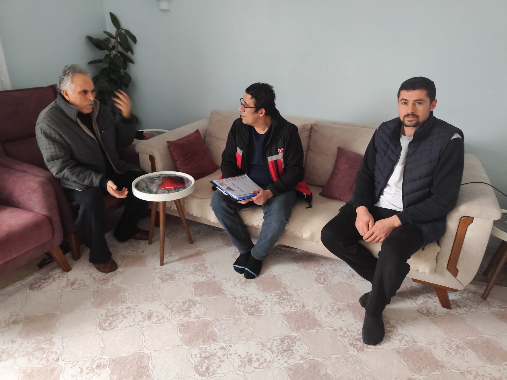 “Evde Bakım Hizmeti”nden yararlanan aileler ziyaret