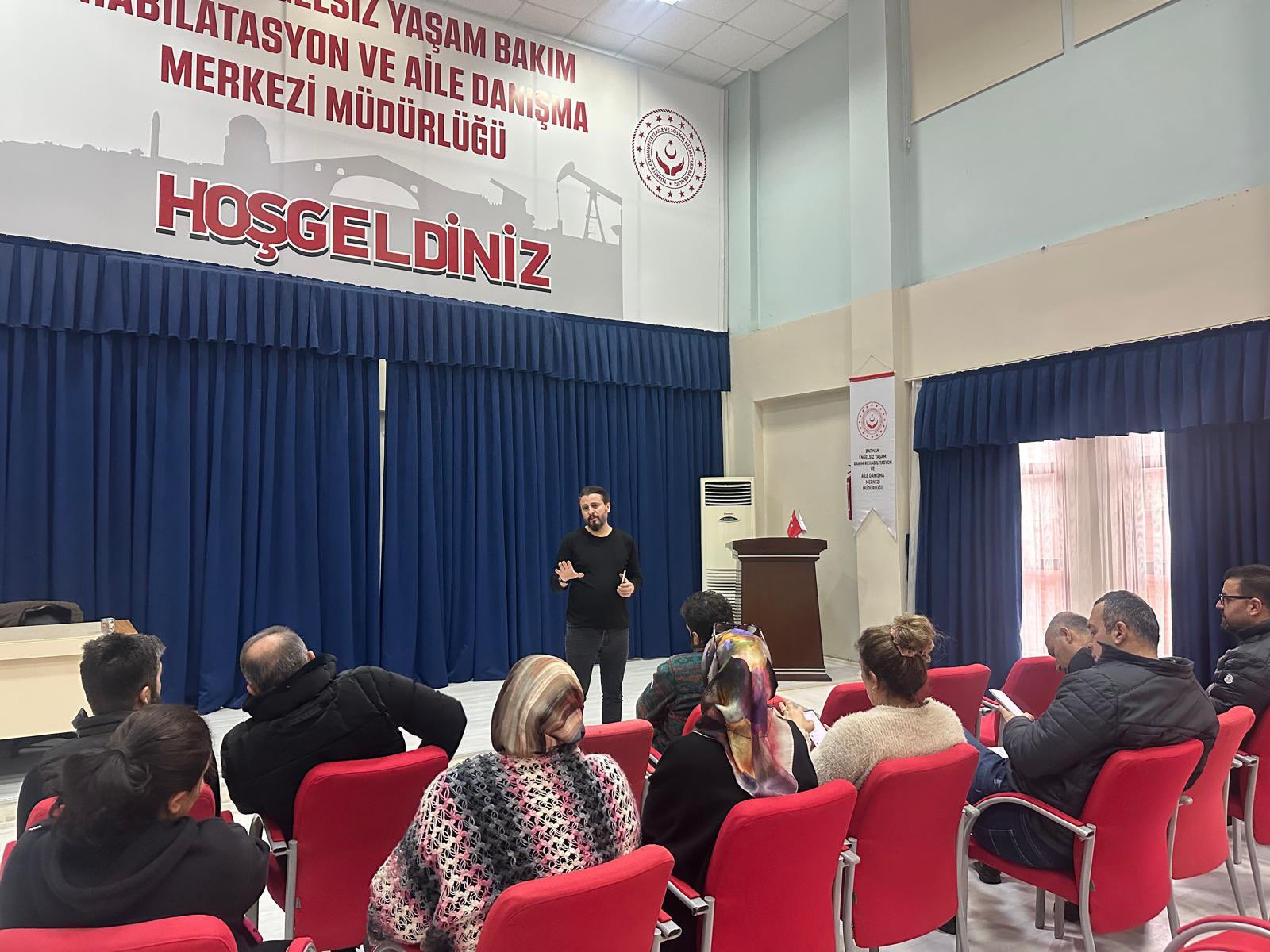 “İlk Öğretmenim Ailem” ve “AİLEM Engelsiz İletişim Merkezi” 