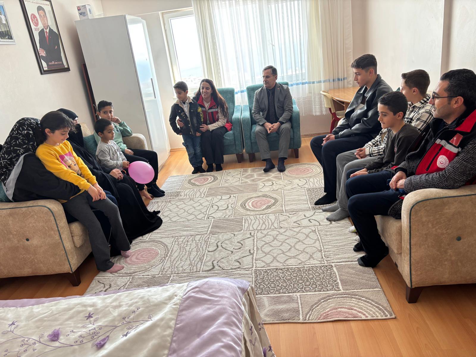 Bir kapı çalındı, bir yürek daha yalnız olmadığını hissetti