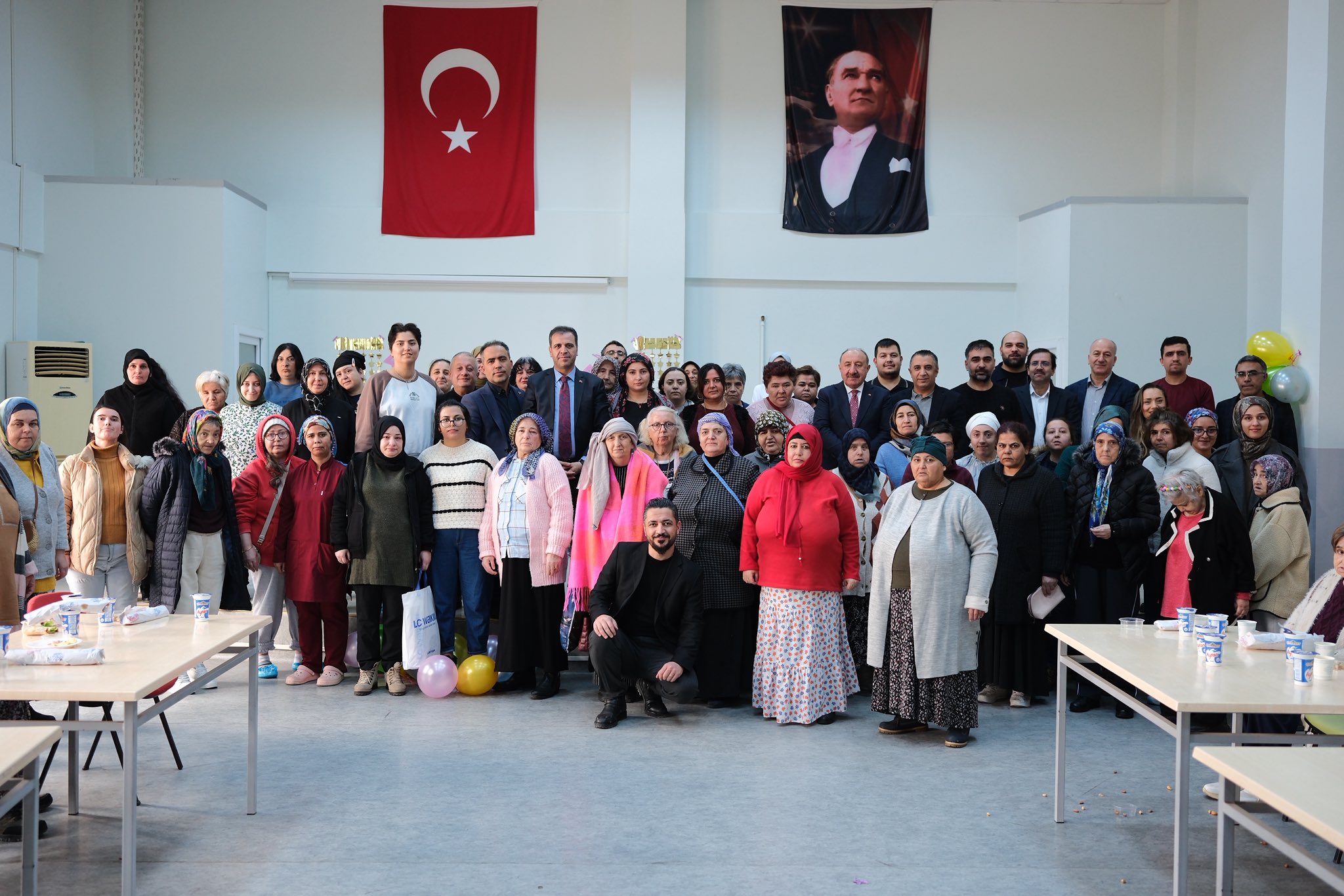 İl Müdürümüz Ali Sait Çeçen ve İl Müdür Yardımcılarımız Vedat Demirağ ile Cevdet Tatar, İl Müdürlüğümüze bağlı Engelsiz Yaşam BRM Müdürlüğünü ziyaret etti.