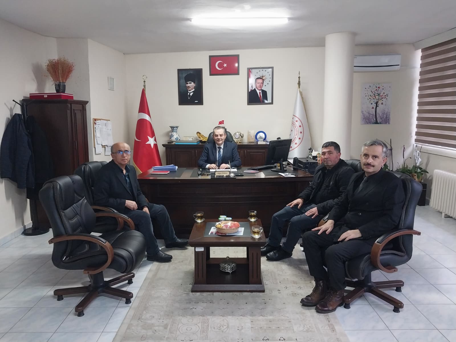 Türkiye Sakatlar Derneği Kırklareli Şube Başkanı Sayın İsmail Koçak ve Lüleburgaz Engelliler Derneği Başkanı Sayın Ömer Dağ, İl Müdürümüz Bilgin Özbaş’ı makamında ziyaret etti.