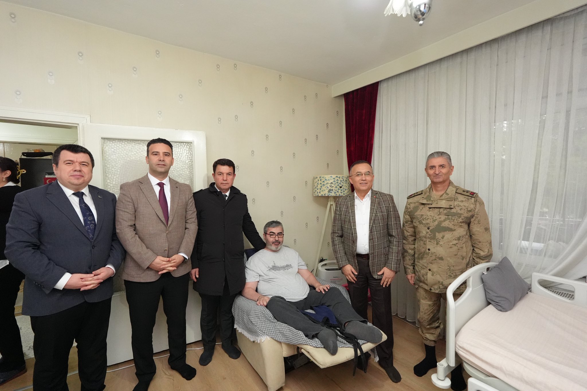 Gazilerimiz ve Şehitlerimizin Aziz Emanetleri Baş Tacımızdır