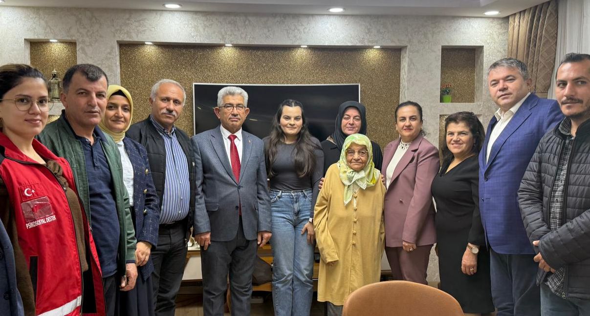 Öğretmenler Günü’nde Şehit Öğretmen Ailesine Anlamlı Ziyaret