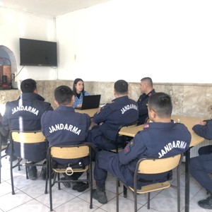 Jandarma Personellerine Yönelik “Çocuk İhmal ve İstismarına Yaklaşım” Konulu Eğitimlerimiz Devam Ediyor - fotoğraf 1