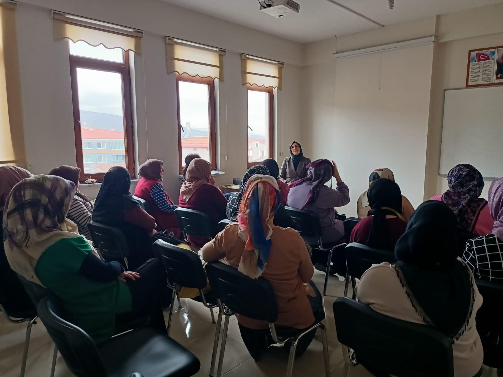 Erkmen Kadın Kültür Evinde “Sevgi Üzerine” Seminer