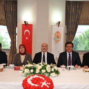 Şehit Ailelerimiz ve Gazilerimiz Onuruna Program Gerçekleştirildi - fotoğraf 1
