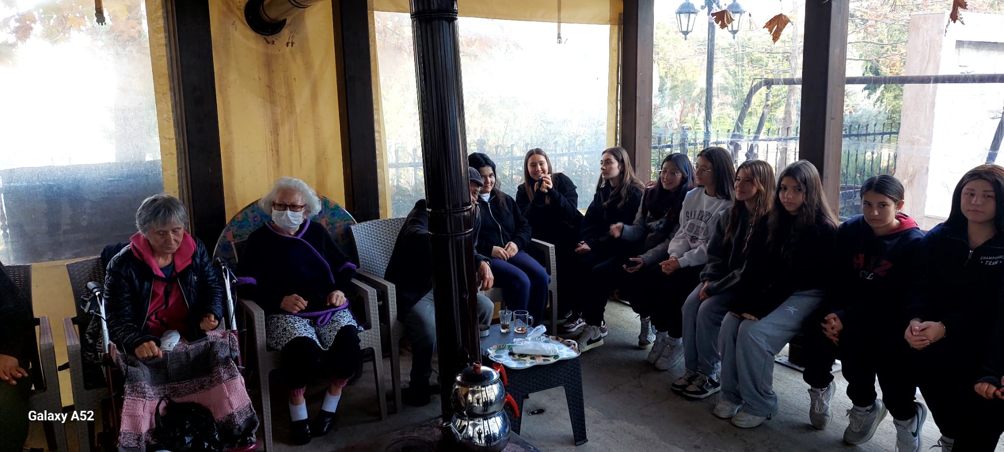 Öğrencilerden Babadağ Huzurevi Sakinlerine Değerler Odaklı Ziyaret