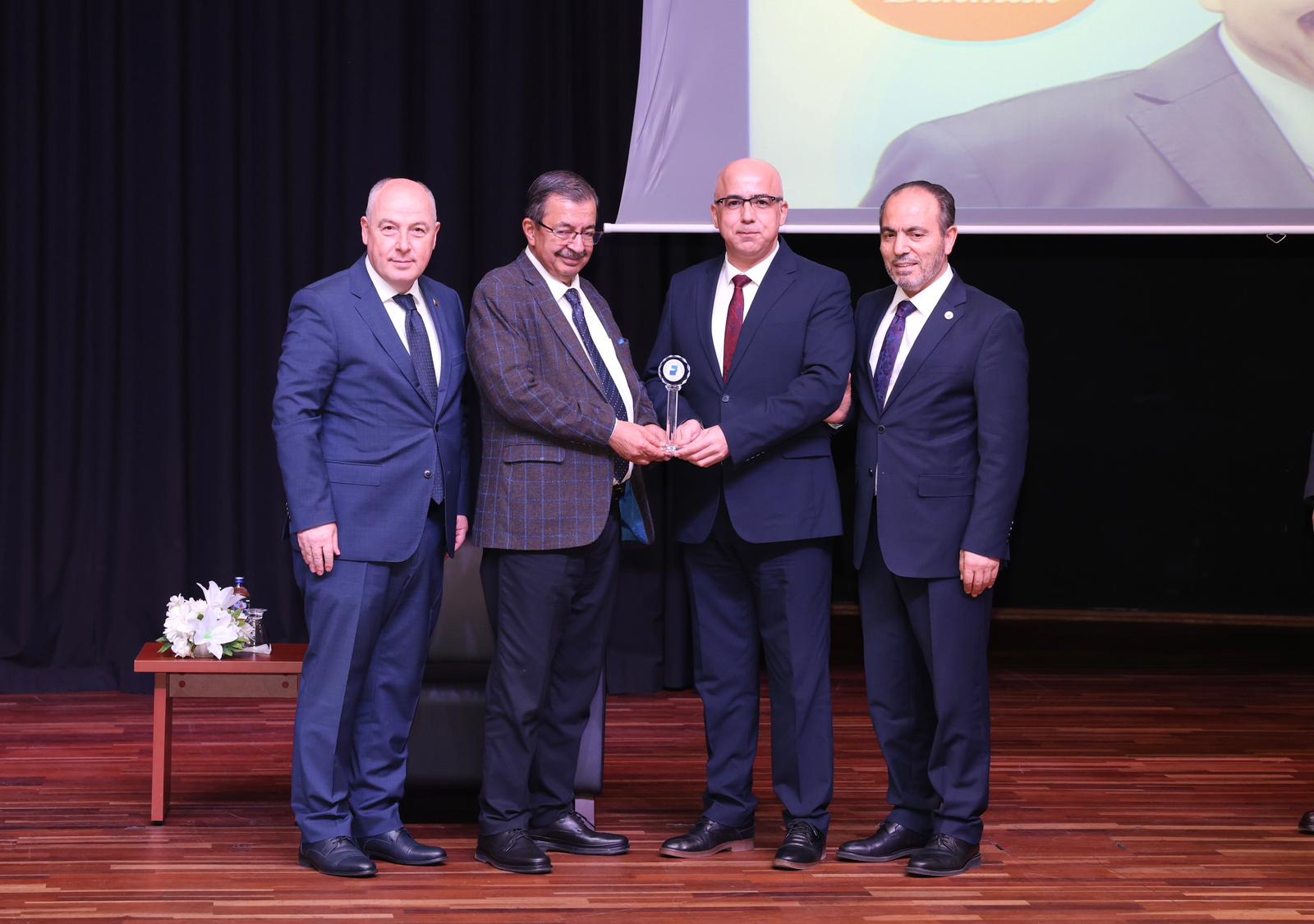 Aile Yılı Etkinlikleri “Hayata Şiirden Bakmak” Konferansıyla Tamamlandı