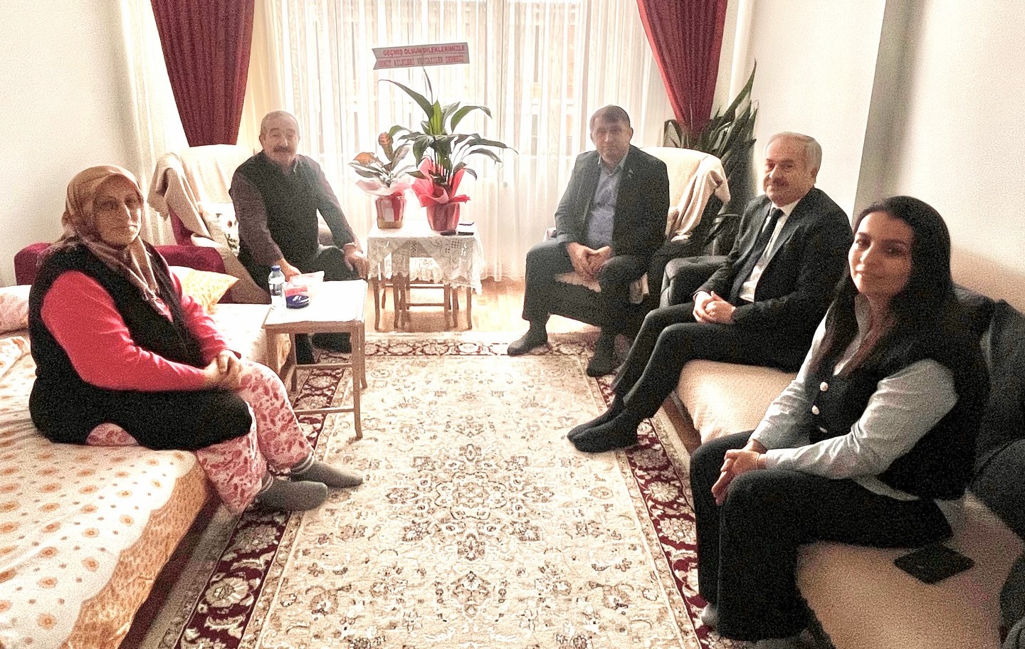 Aziz Şehidimizin Kıymetli Annesine Geçmiş Olsun Ziyareti Gerçekleştirdi