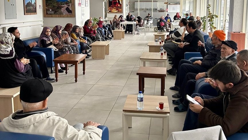 Güldal Akşit Huzurevimizde Berat Kandili Programı Düzenlendi