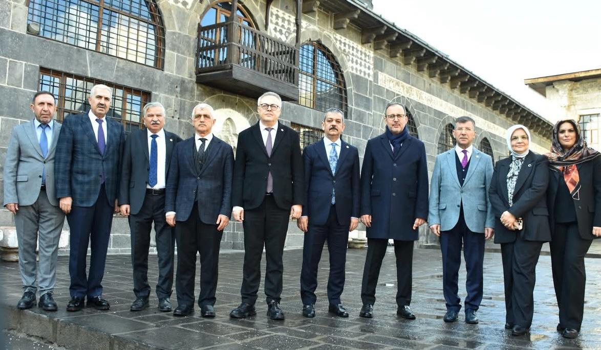 İl Müdürümüz Aydın Polat, TBMM Engelli Bireylerin Sorunlarını Araştırma Komisyonu üyeleriyle birlikte Tarihi Diyarbakır Ulu Camii’ni ziyaret etti.