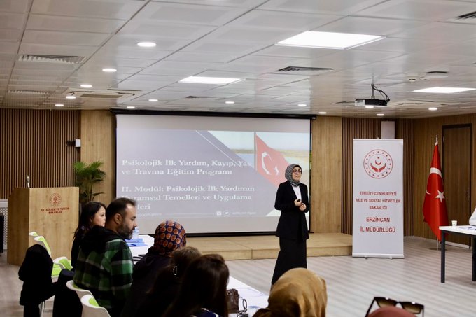 Bakanlığımız Koordinesinde, Şehit Yakınları ve Gaziler Genel Müdürlüğümüzce Düzenlenen “Psikolojik İlk Yardım, Kayıp ve Yas Eğitim Programı” Erzincan’da başladı.