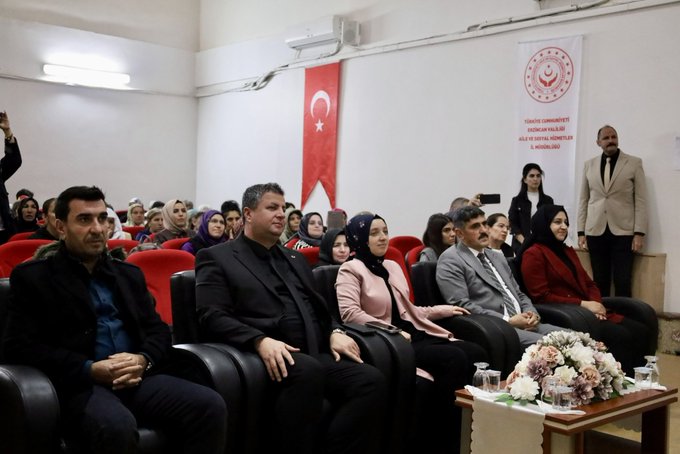 3 Aralık Dünya Engelliler Gününde Engelsiz Kızlarımız Sahne Aldı