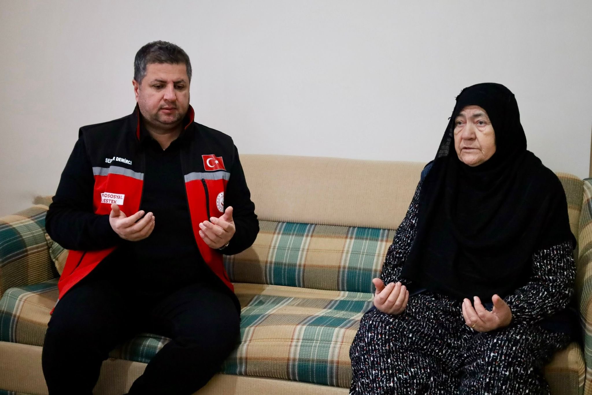 Kahraman Şehidimiz Jandarma Er Adnan Yıldız’ın Bizlere Emaneti Olan Kıymetli Annesi Kanime Yıldız’ı Ziyaret Edip, Ellerinden Öptük.