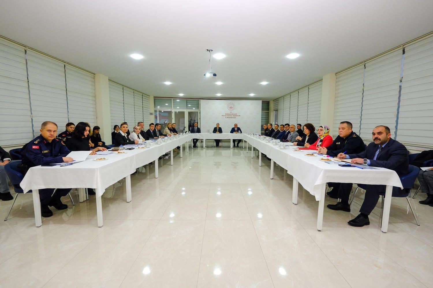 Sayın Valimiz ve İlgili Kurum Yöneticilerinin Katılımlarıyla “Kadına Yönelik Şiddetle Mücadele” Toplantısı’na Katıldı.