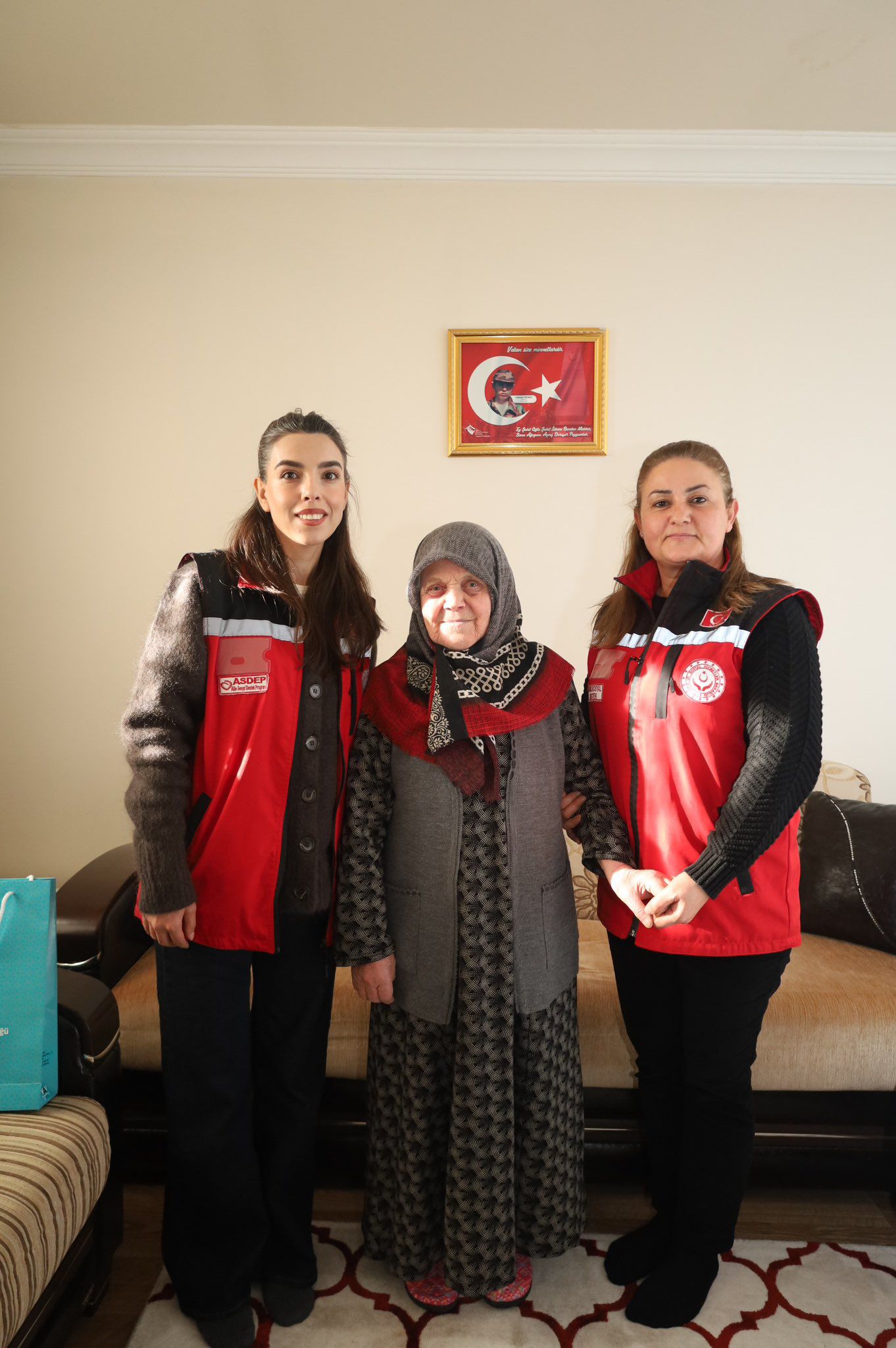 Kahraman Şehidimiz Gökhan Yılmaz’ın Bizlere Emaneti Olan Kıymetli Annesi Saniye Yılmaz’ı Ziyaret Ederek Ellerinden Öptük.