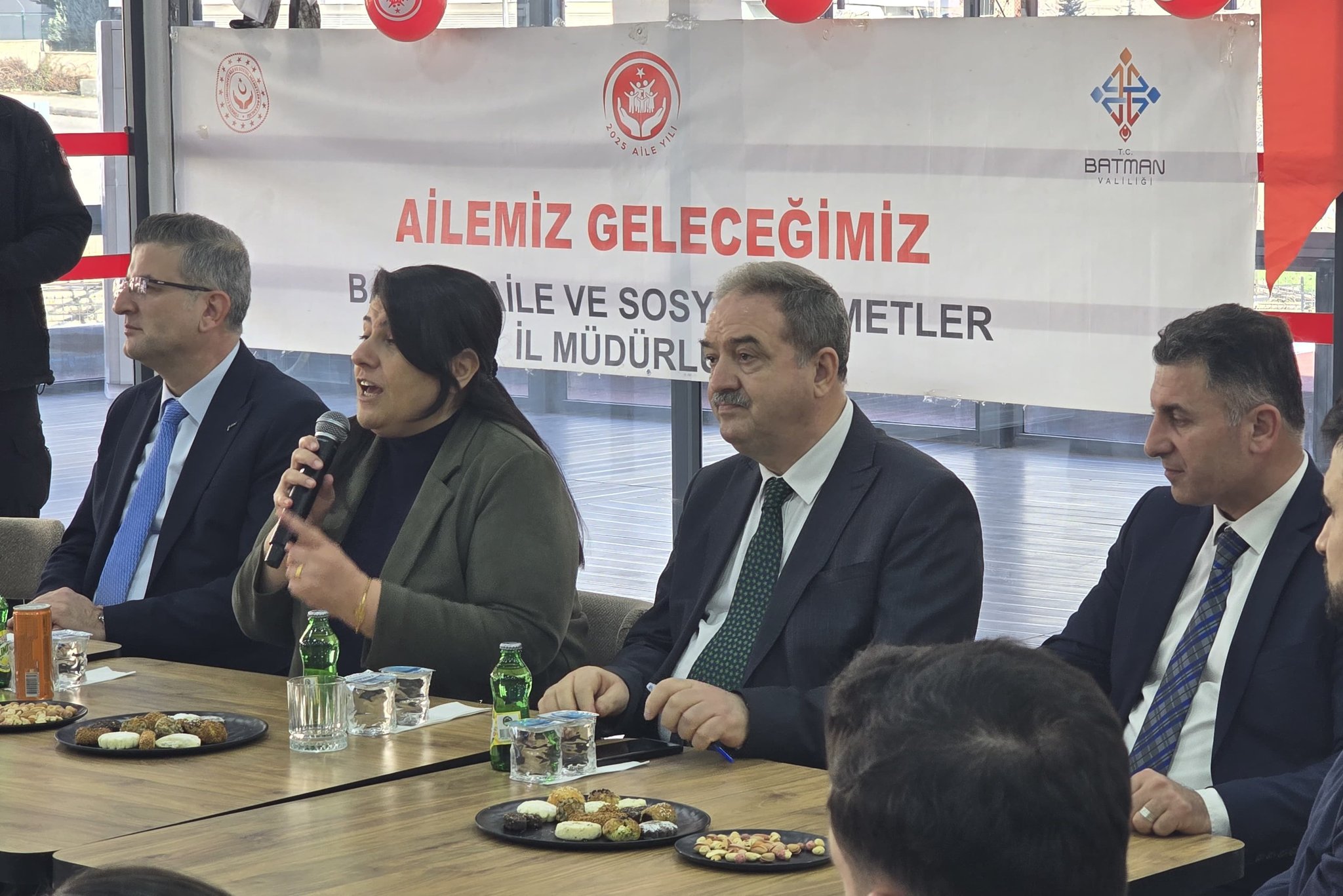 "Evlenecek Gençlerin Desteklenmesi Projesi"ye Aile ve Gençlik Fonu’ndan yararlanan çiftlerimizle bir araya geldik.