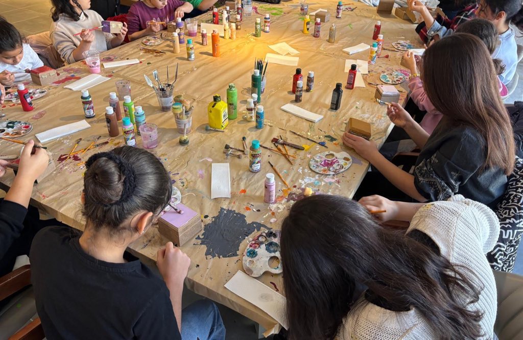 Melville Cafe’de ahşap kutu boyama etkinliği