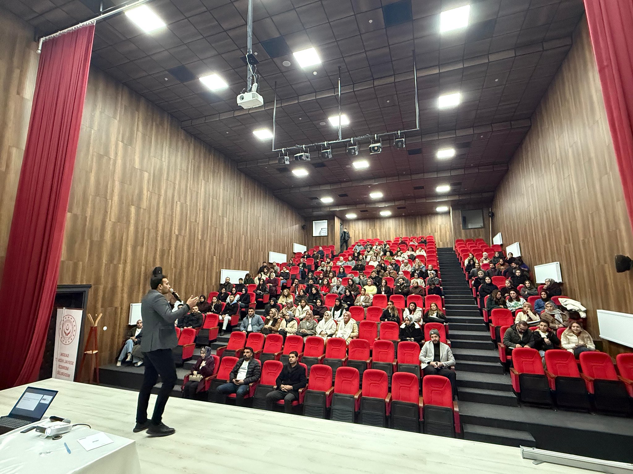 2. Grup olan Sason ilçesi Merkez okullarında görev yapan öğretmenlere Aile Eğitim Programı ve Çocuk alanında eğitim