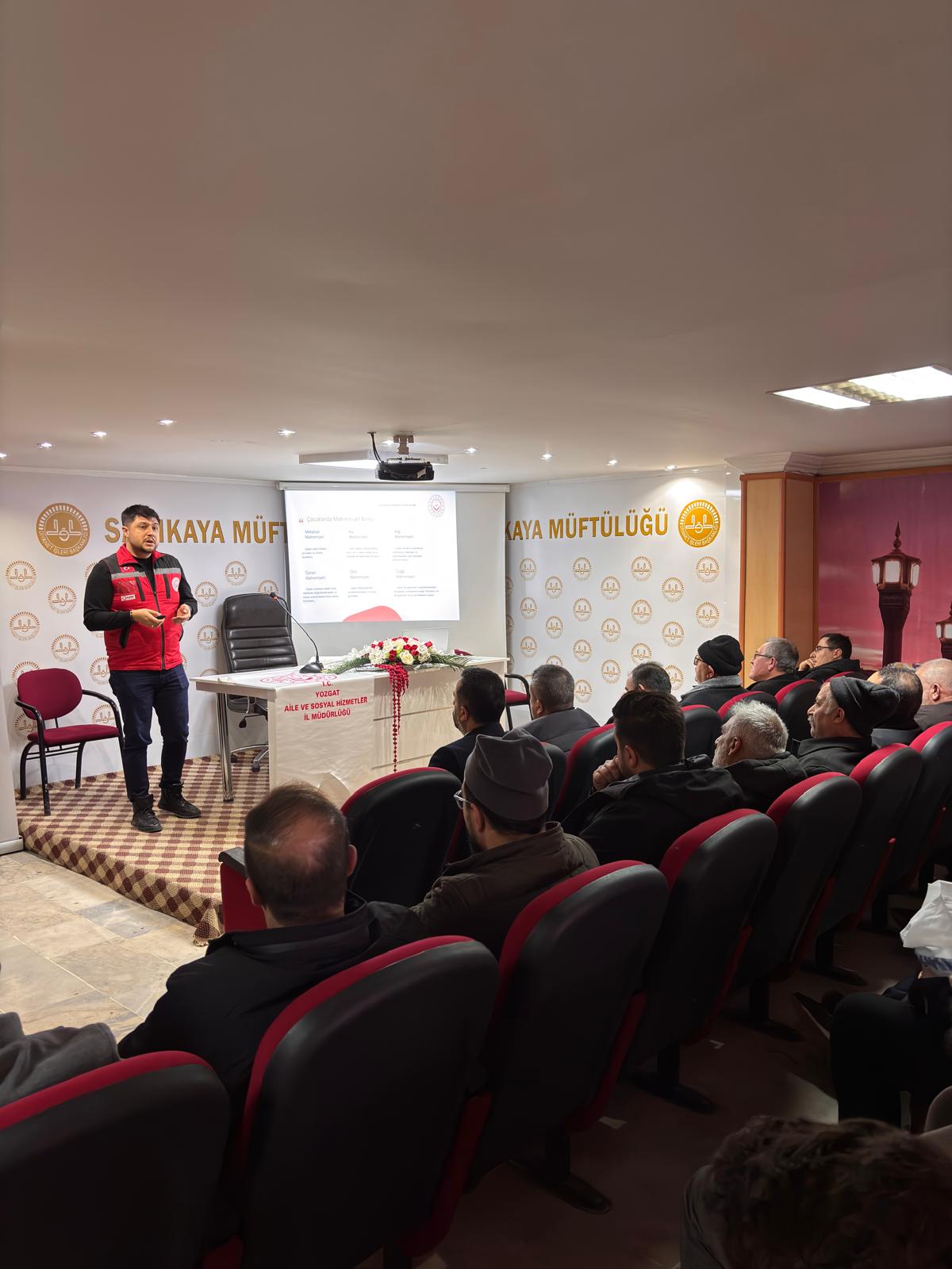 “Çocuklarda Mahremiyet” ile “Çocuk İhmal ve İstismarı” konularında eğitim verilmiştir.