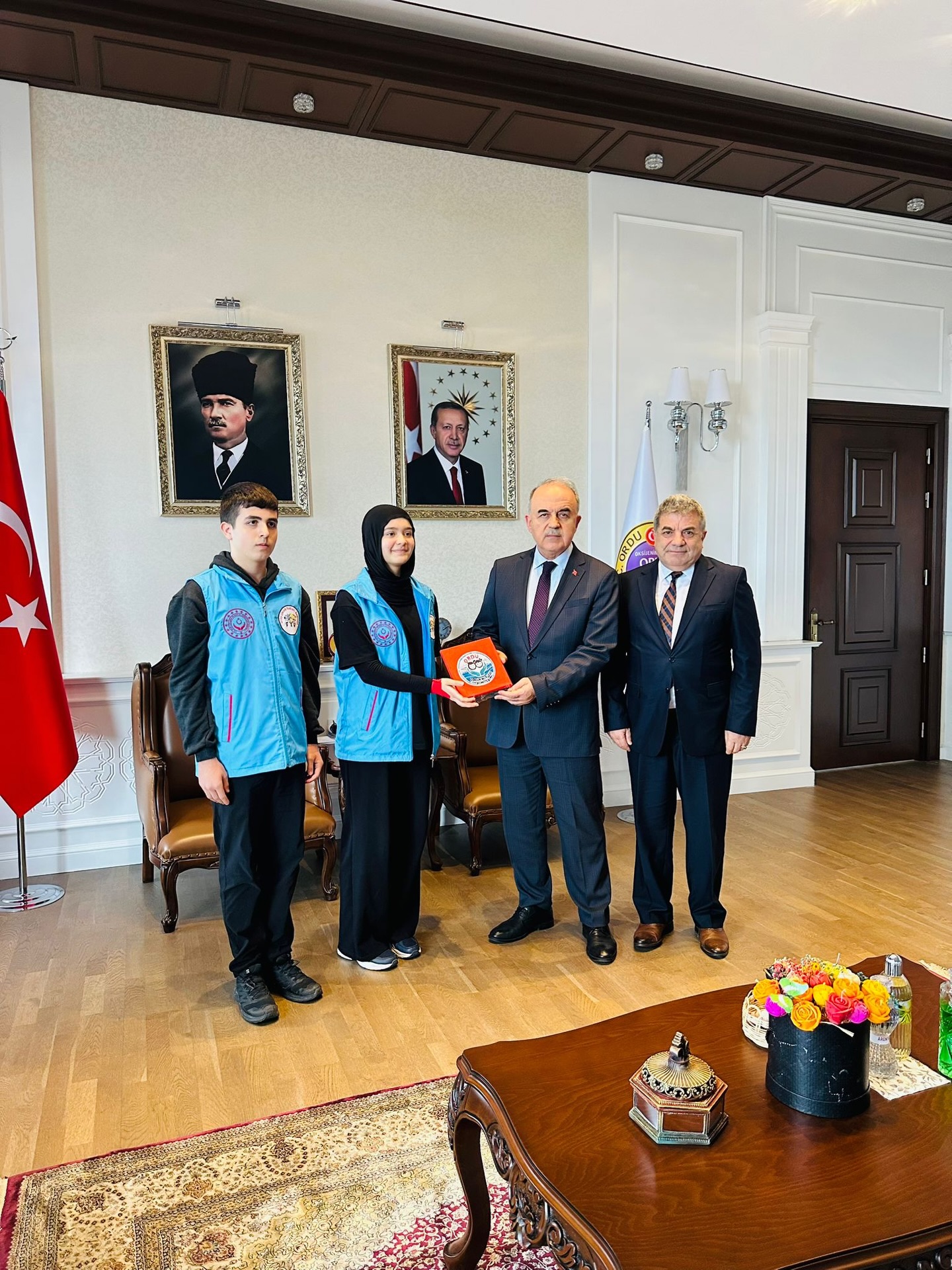 Türkiye Çocuk Hakları Komiteleri Çocuk Danışma Kurulu kapsamında ilimizi temsil eden çocuklarımız Valimiz Sayın Muammer EROL’u makamında   ziyaret etti.