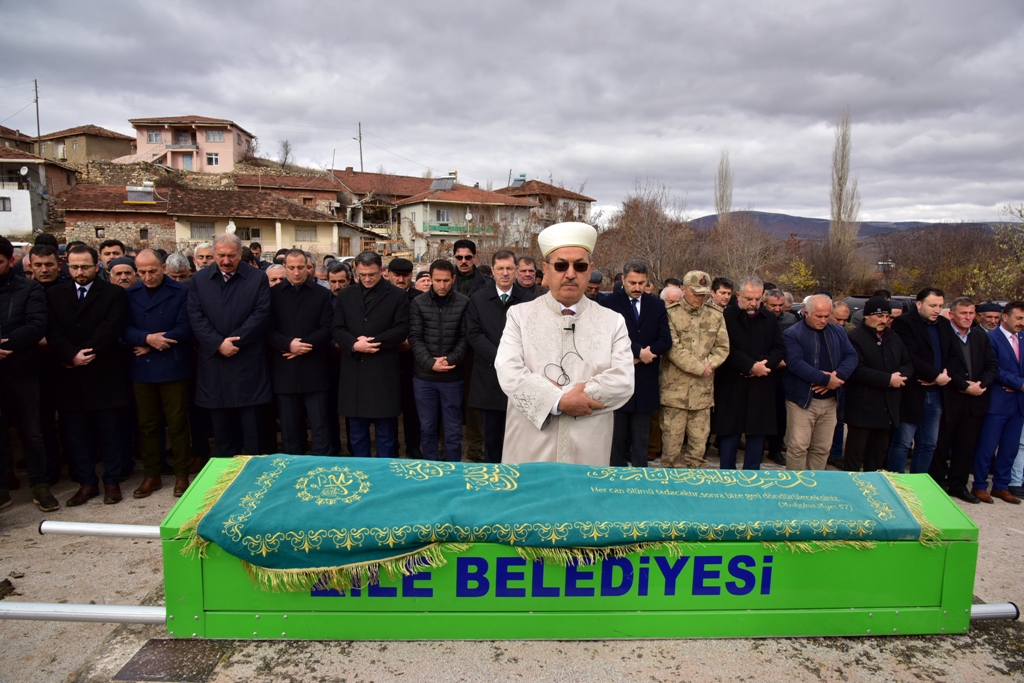 İl Müdürümüz Mahmut Özdemir, Gazi Osman Çakmak’ın Babasının Cenaze Namazına Katıldı