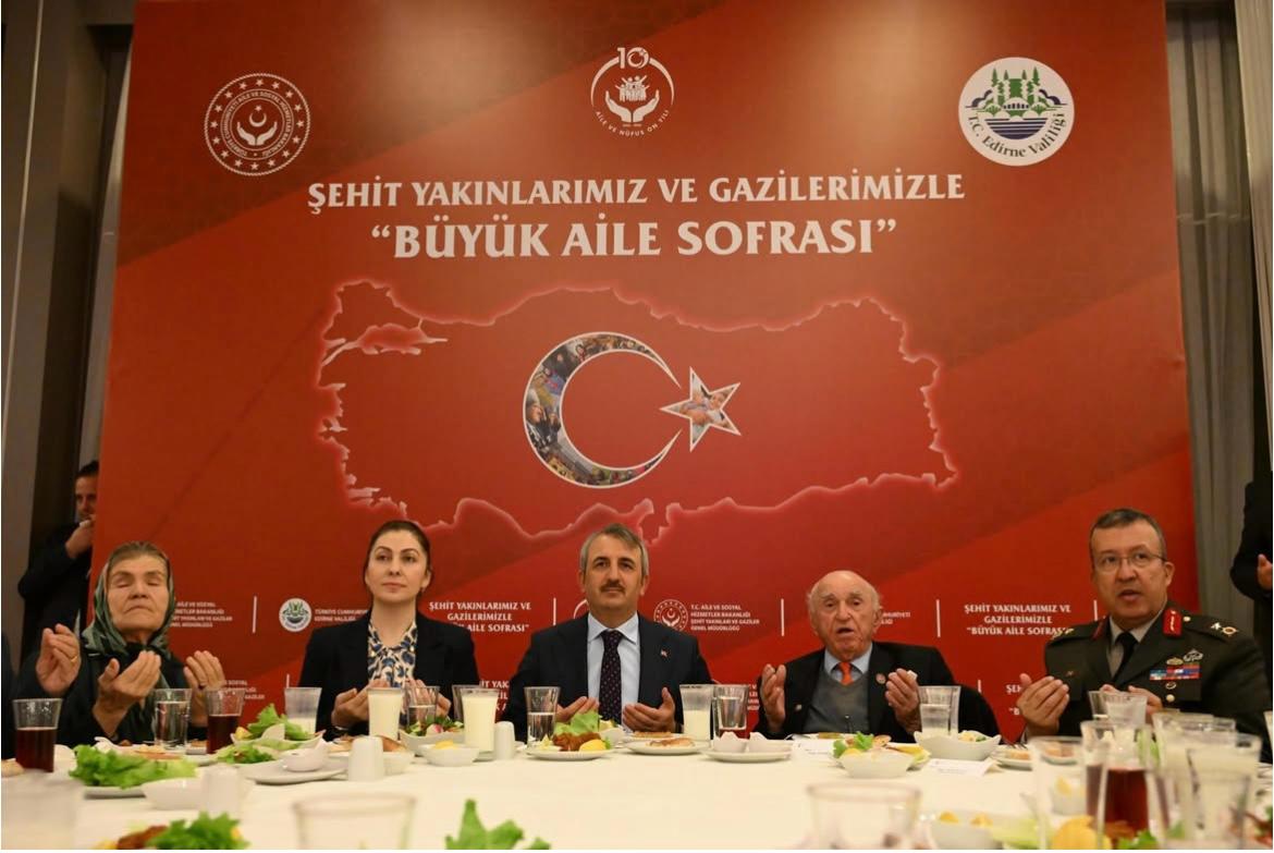 “Büyük Aile Sofrası” İftar Programı Gerçekleştirildi.
