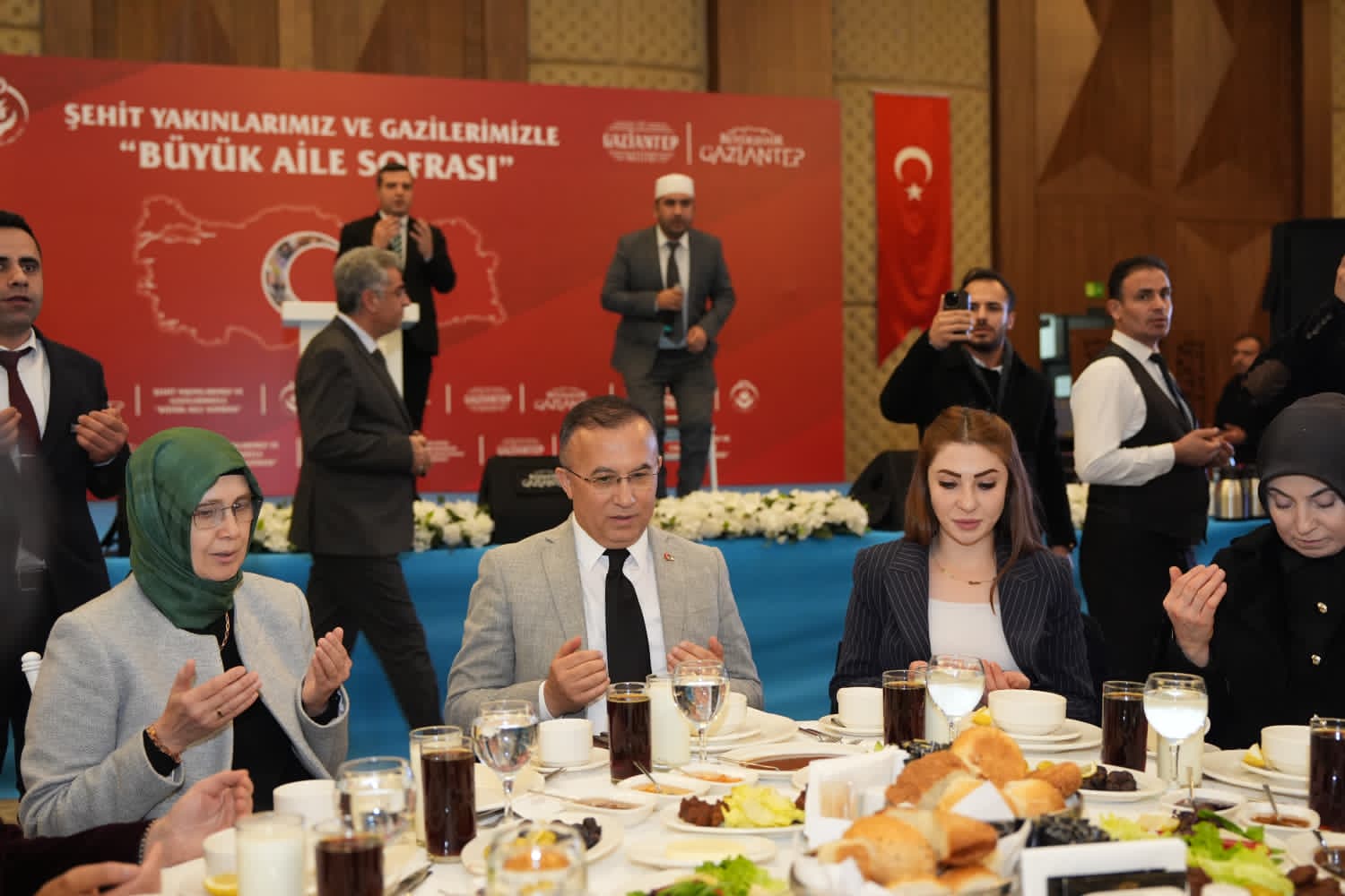 İlk İftar, Aziz Şehit Ailelerimiz ve Kahraman Gazilerimizle Aynı Sofrada Paylaşıldı