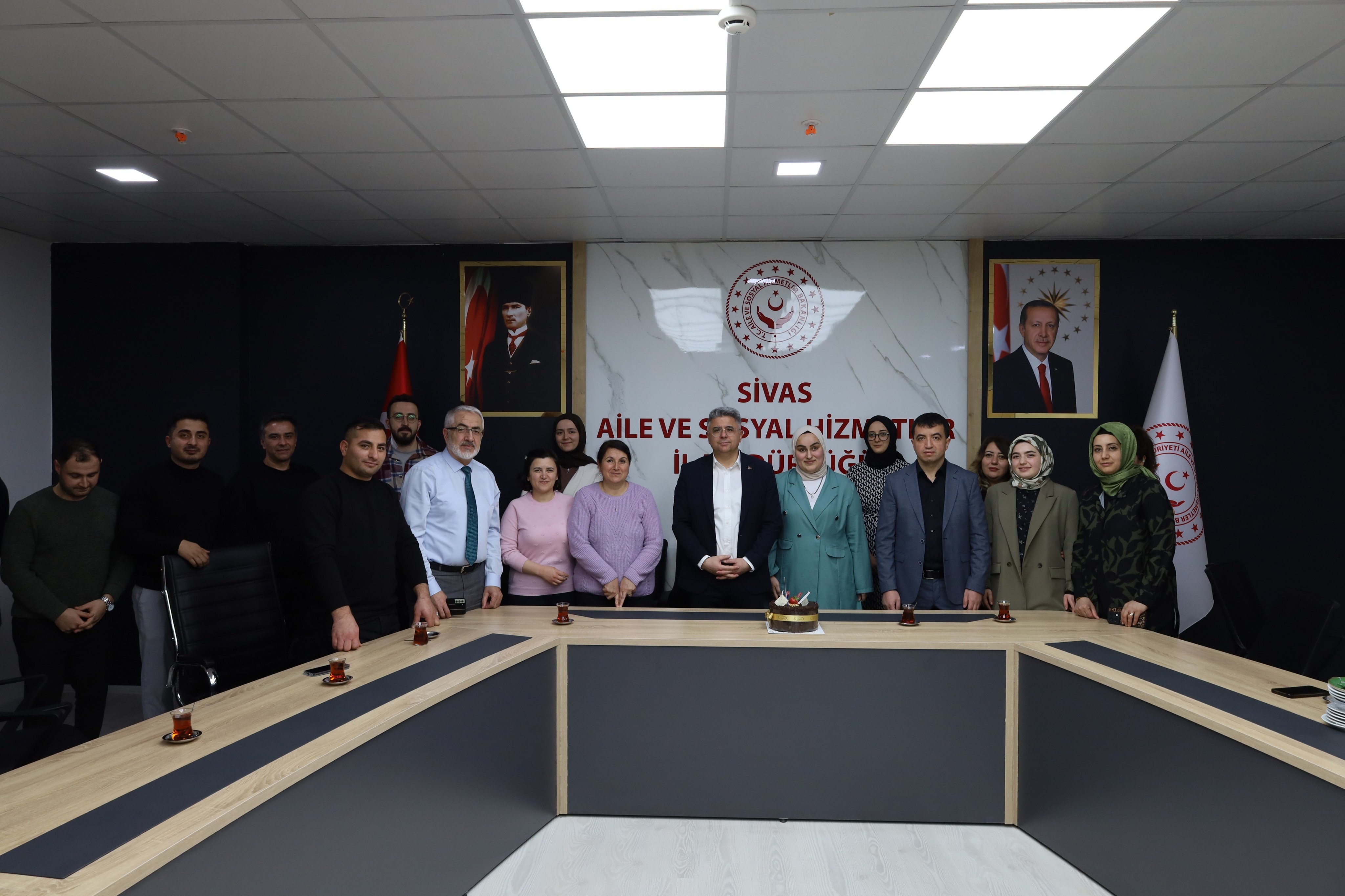 Çalışma arkadaşlarımızın özel günlerinde yanlarında olmayı önemsiyoruz. 