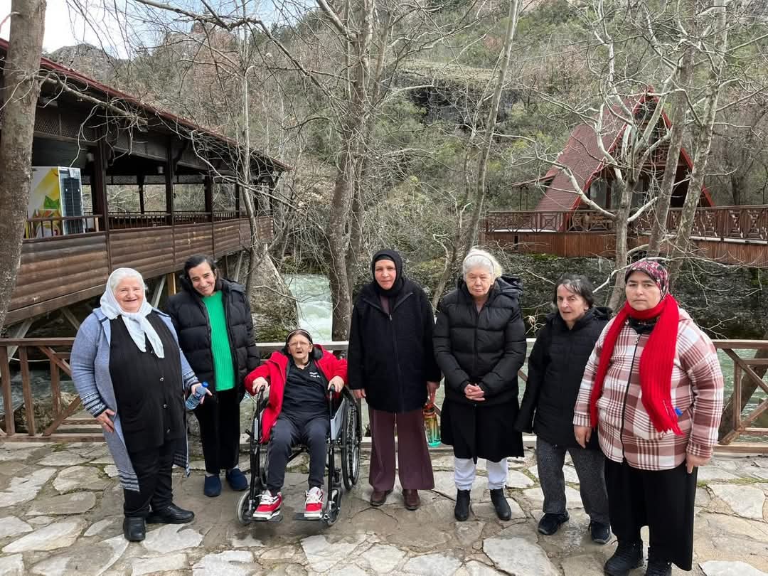 Safranbolu Engelsiz Yaşam Bakım Rehabilitasyon Ve Aile Danışma Merkezimizden Hizmet Alan Değerli Bireylerimizle Güneşli Bir Haftasonunu Birlikte Paylaştık