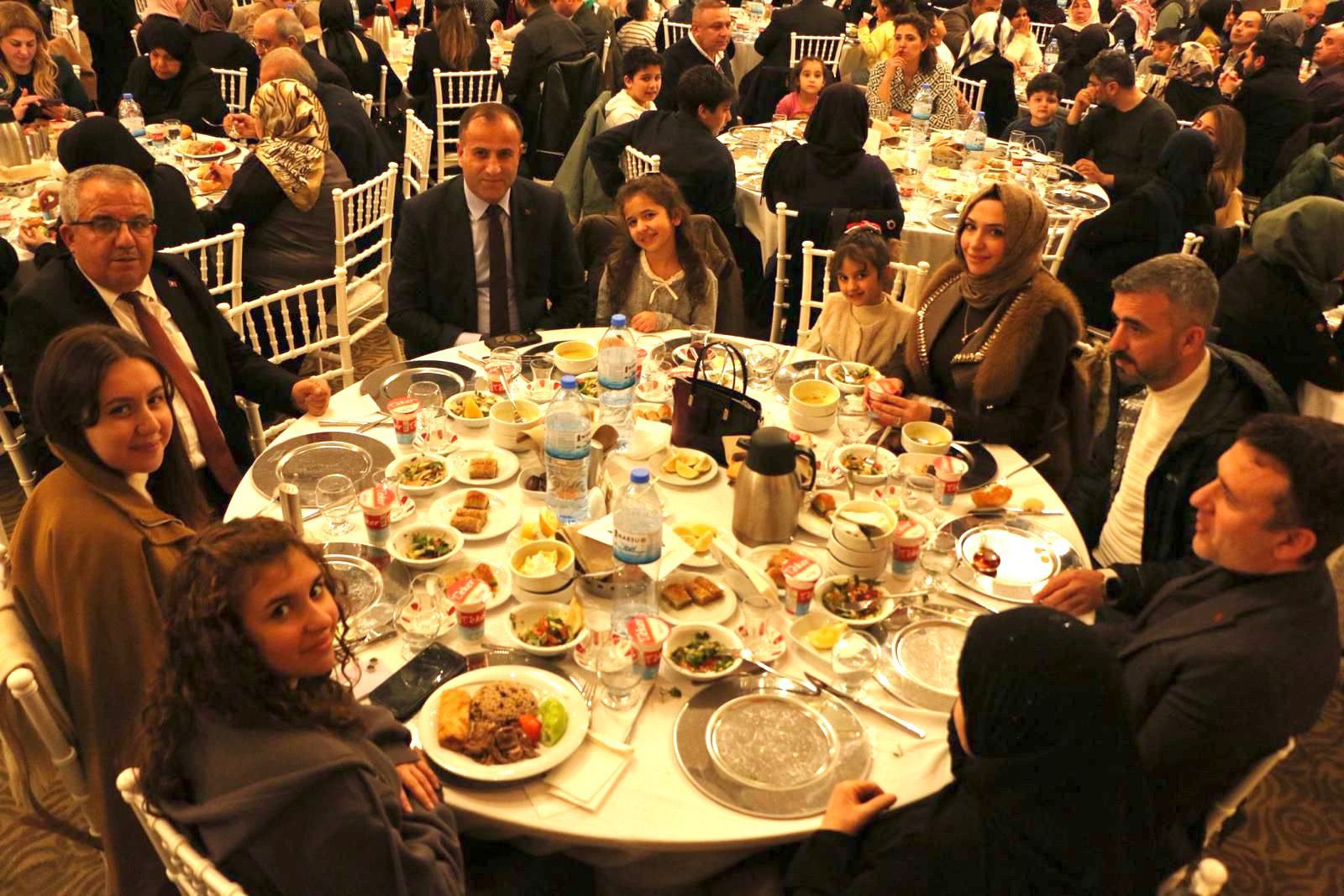 Ramazan-ı Şerif’in İlk İftarında Aziz Şehitlerimizin Kıymetli Yakınları ve Kahraman Gazilerimizle “Büyük Aile Sofrasında” Buluştuk.