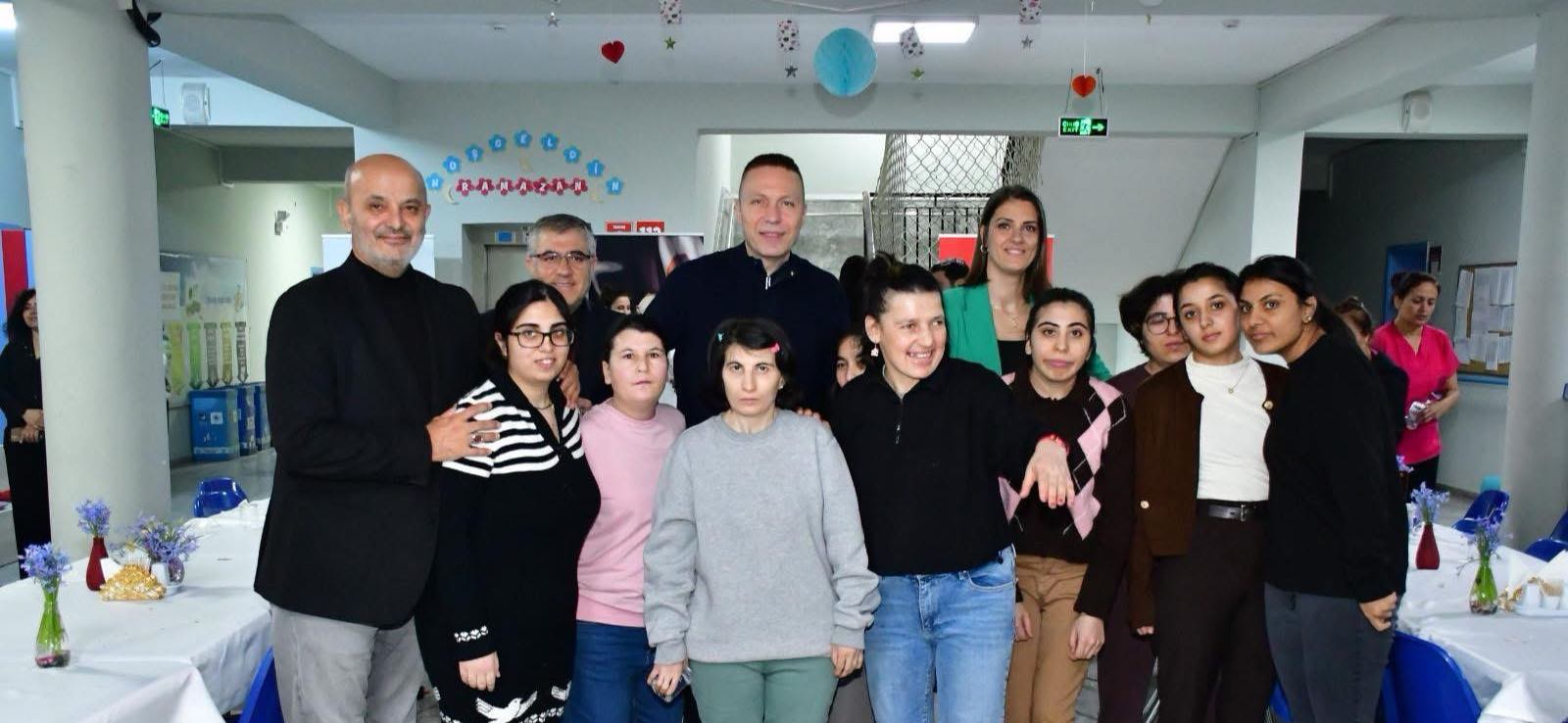 Ramazan, paylaştıkça anlam kazanan; gönüller arasında köprüler kurdukça büyüyen rahmet ve bereket ayıdır.