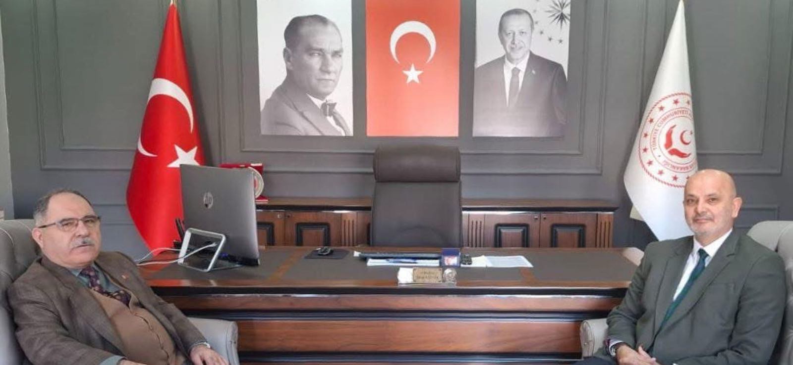 Çevre, Şehircilik ve İklim Değişikliği Bakanlığı bünyesindeki Yüksek Fen Kurulu üyeliğine atanmak üzere Ankara’ya görevlendirilen Muğla Çevre, Şehircilik ve İklim Değişikliği İl Müdürü Ömer BOLAT, İl Müdürümüz Yakup KÜTÜK’e veda ziyaretinde bulundu.