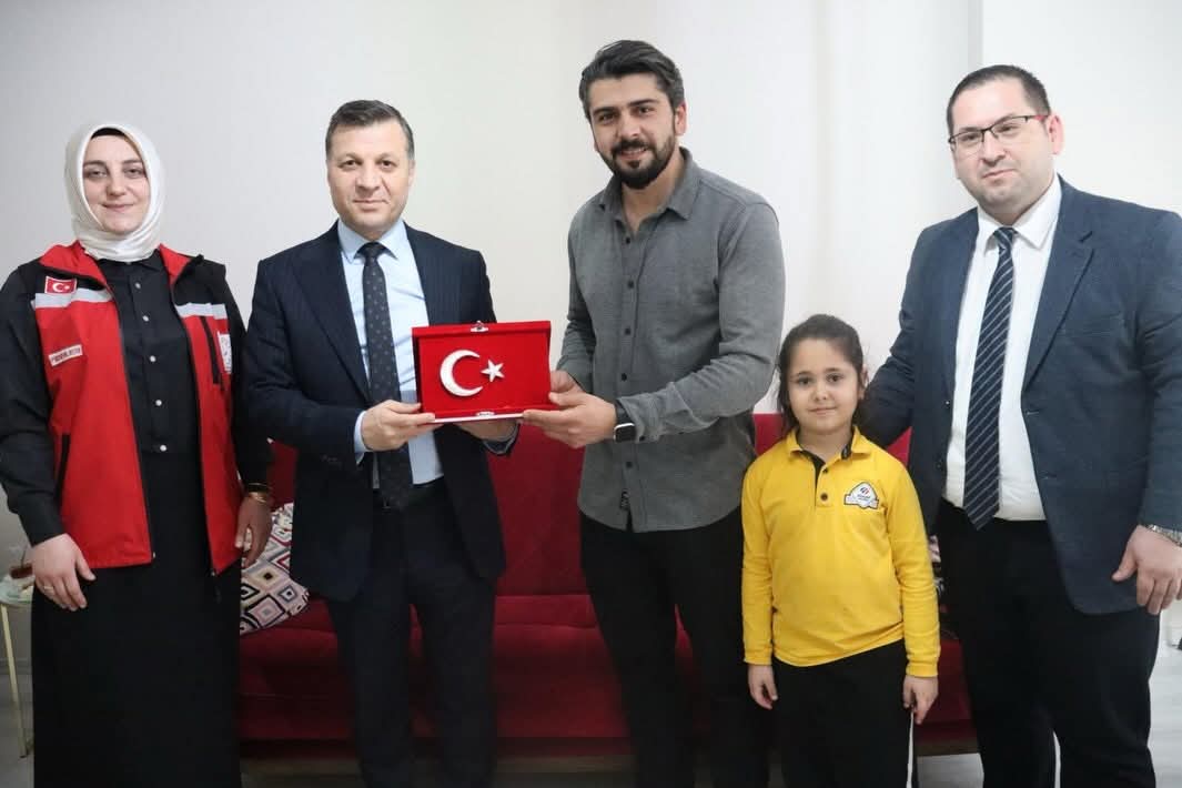 Aile Ve Sosyal Hizmetler Bakanlığımız Tarafından Düzenlenen Kısa Film Yarışmasında İlimizden Katılım Sağlayan Samet Yılmaz Eseriyle Türkiye Üçüncüsü Olmuştur