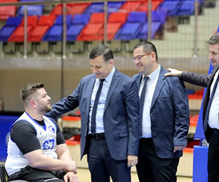 Bir Kahramanın Sahaya Dönüşü Bir Şehrin Yüreğiyle Sahip Çıkışı