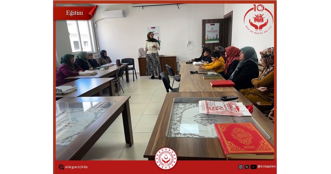 Ayvaz Efendi Kur’an Kursu kursiyerlerine yönelik “Değerlerin Edinilmesinde Ailenin Rolü” konulu eğitim programı gerçekleştirilmiştir. Programda, değerlerin ilk kazanıldığı ortamın aile olduğu vurgulanarak ebeveynlerin rehberlik sorumluluğu ele alınmıştır.