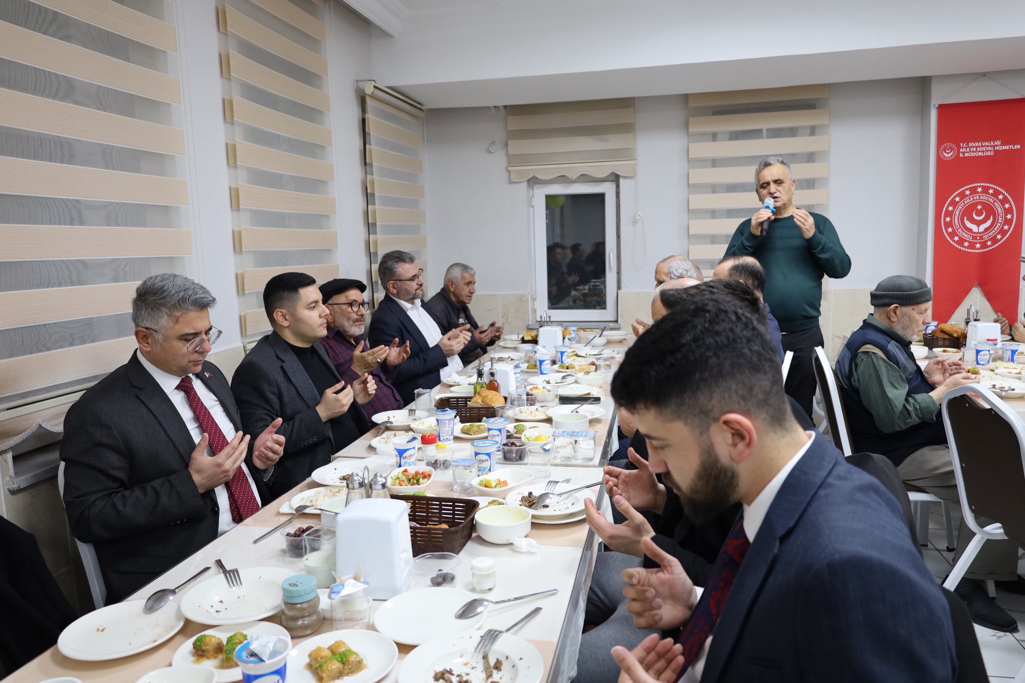 Sivas İhramcızade İsmail Hakkı Toprak Huzurevi iftar Programı 