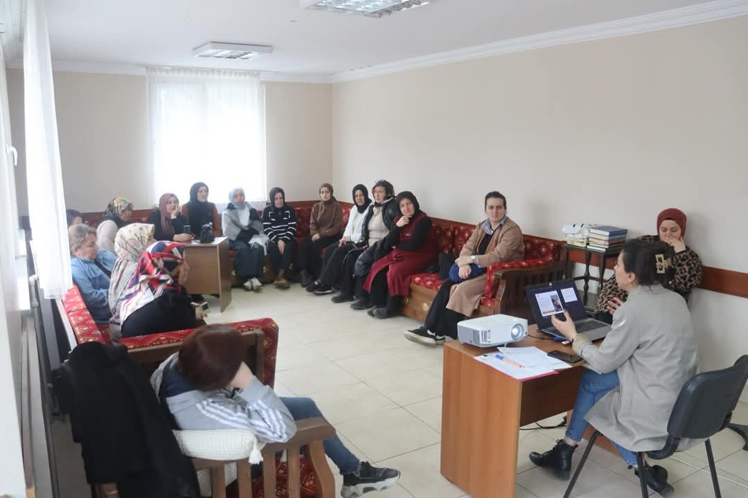 Yenice ADEM Kursiyerlerine Yönelik Aile İçi Ve Kadına Yönelik Şiddetle Mücadele Farkındalık Semineri Gerçekleştirildi