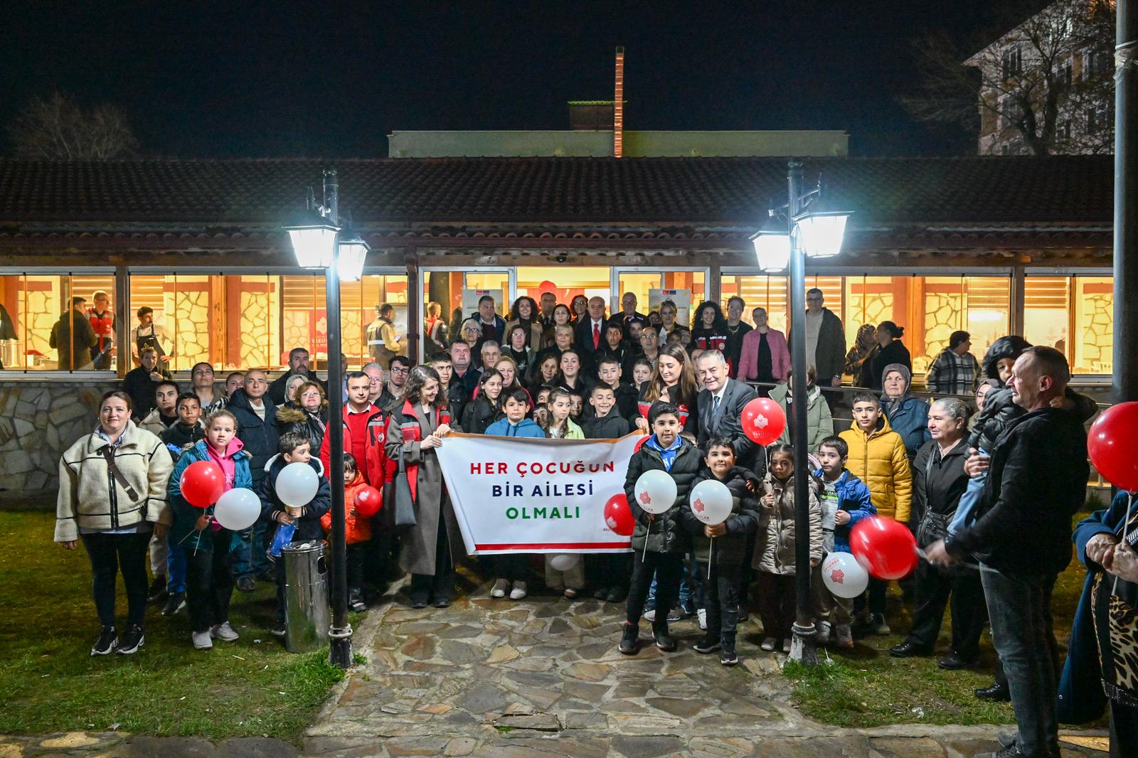 Dünya Yetimler Günü’nde Gönüller Aynı Sofrada Buluştu