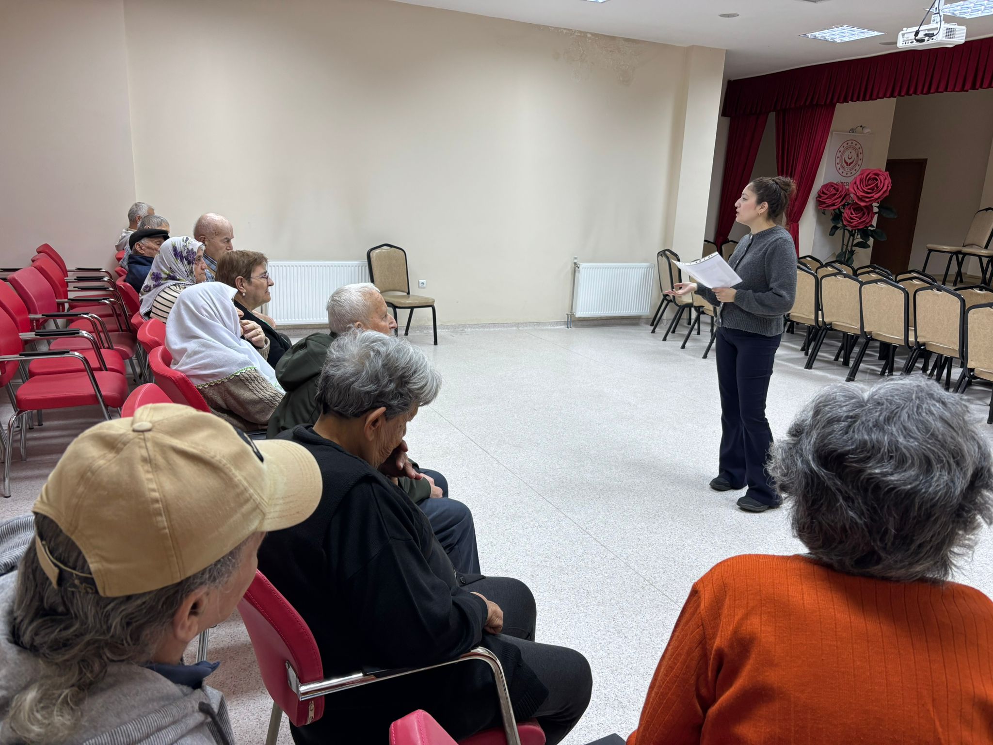 Huzurevi Sakinlerine Dijital ve Finansal Okuryazarlık Eğitimi Verildi.