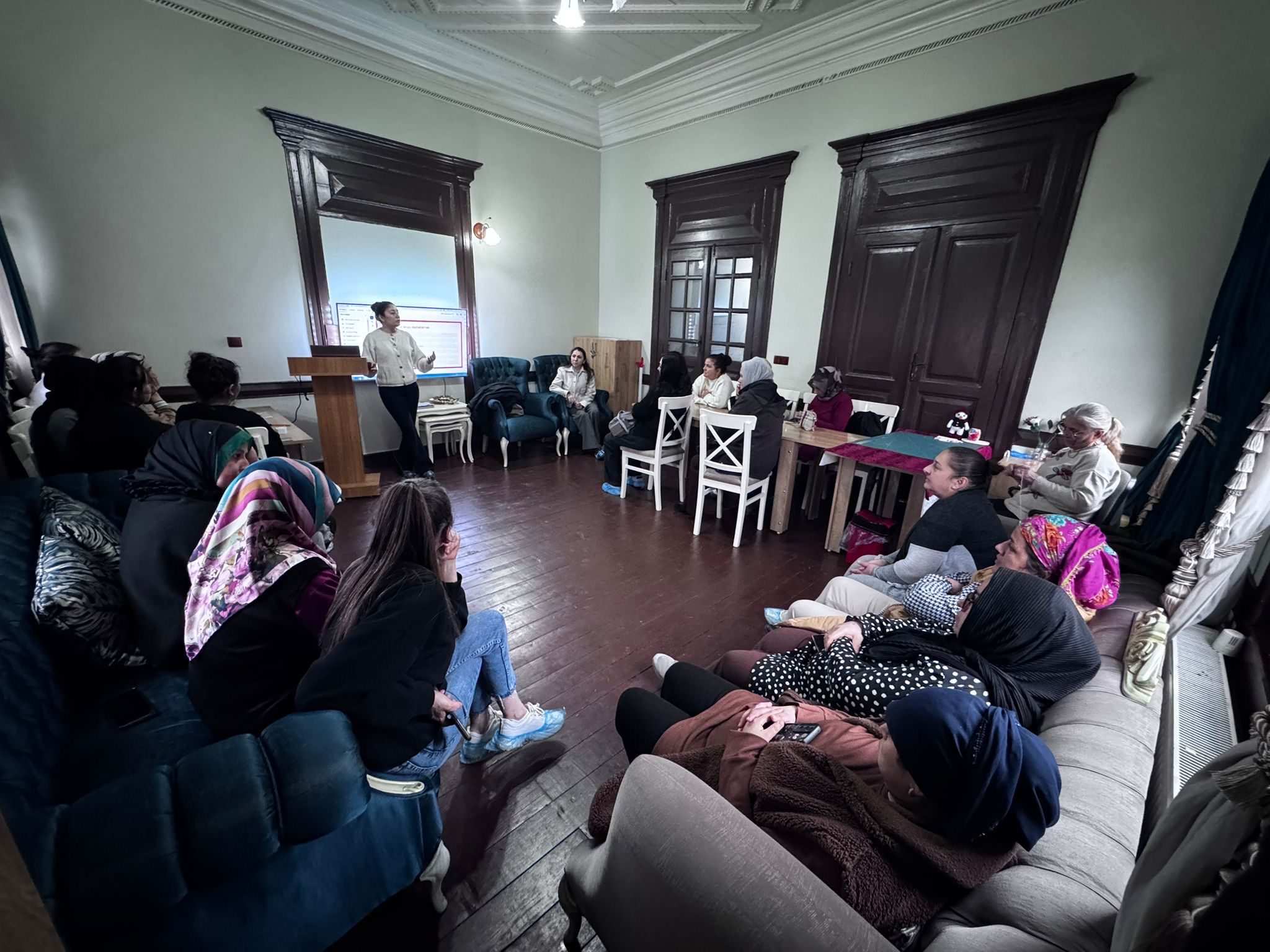 Aile Destek Merkezi Kursiyerlerine “Okul ve Aile” Eğitimi Verildi.