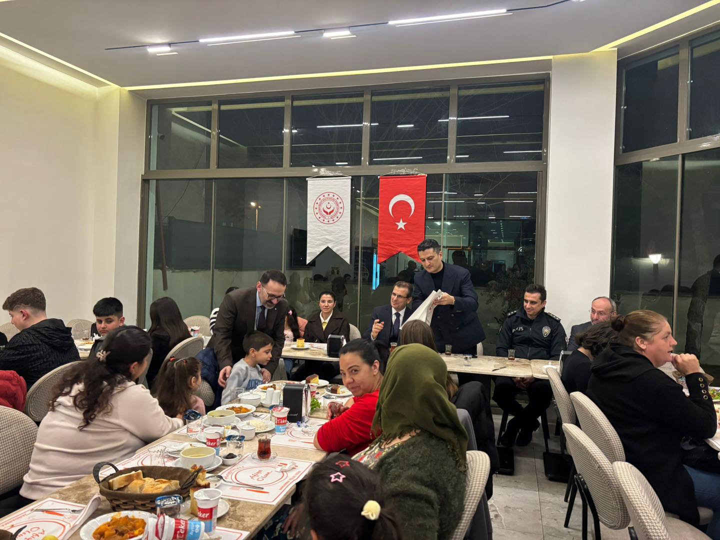 Salihli’de Dünya Yetimler Günü İftar Programı Düzenlendi