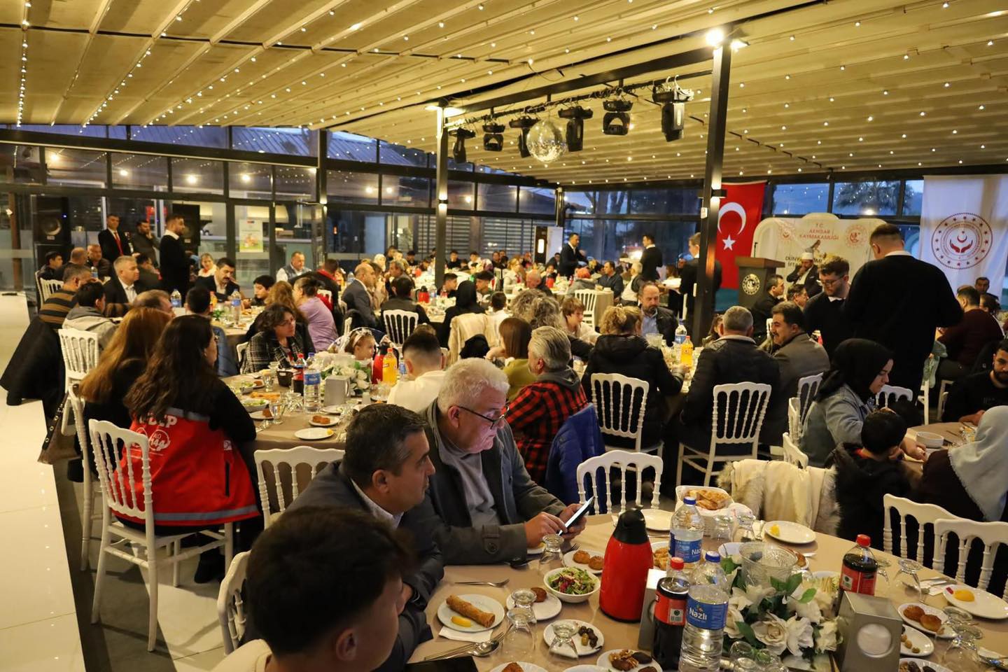 Akhisar’da Dünya Yetimler Günü İftar Programı Düzenlendi