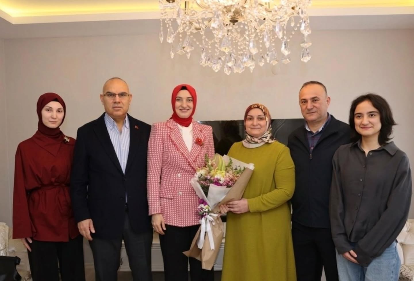 Valimiz Sayın Mustafa KOÇ’tan Koruyucu Aileye 8 Mart Dünya Kadınlar Günü Ziyareti