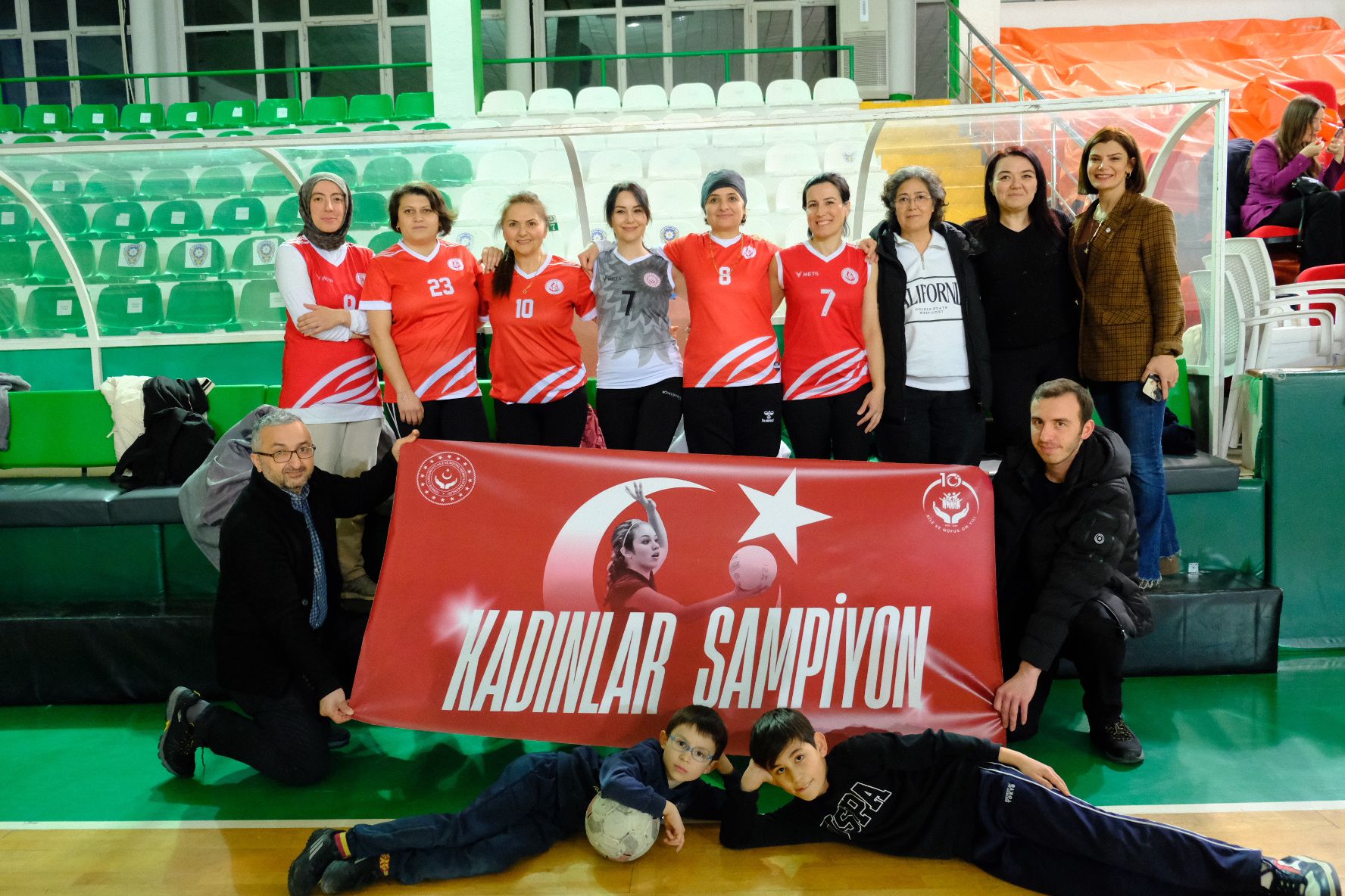 Kadınlar Şampiyon: 8 Mart Dünya Kadınlar Günü Voleybol Turnuvası Düzenlendi.