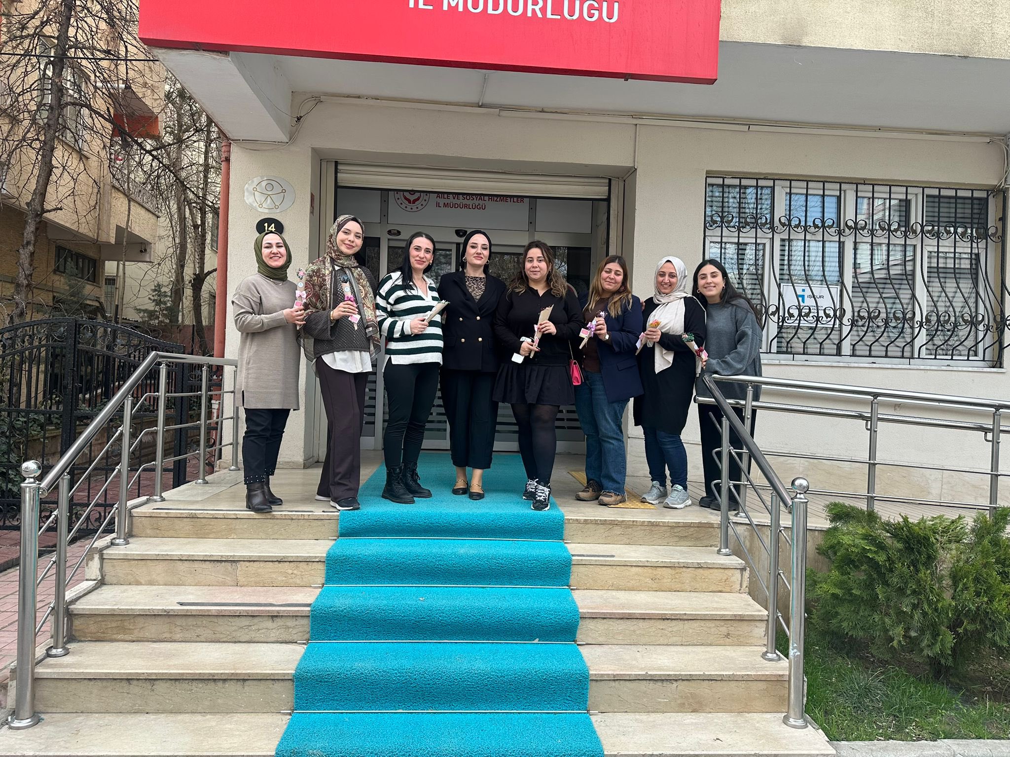 Sosyal Hizmet Merkezi Müdürlüğü, personellerinin ve müracaatçılarının 8 Mart Dünya Kadınlar Günü’nü 