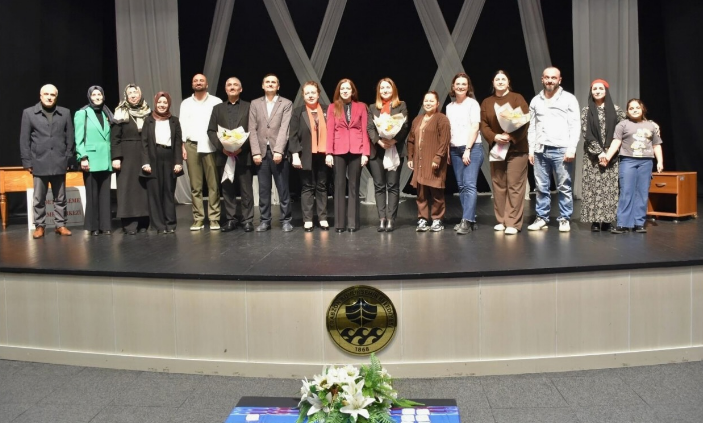 Kadına Yönelik Şiddetle Mücadele Konusunda Farkındalık Oluşturmak Ve Kadınlara Sunulan Destek Mekanizmalarını Tanıtmak Amacıyla “Mümkün” Adlı Tiyatro Oyunu Sahnelendi.