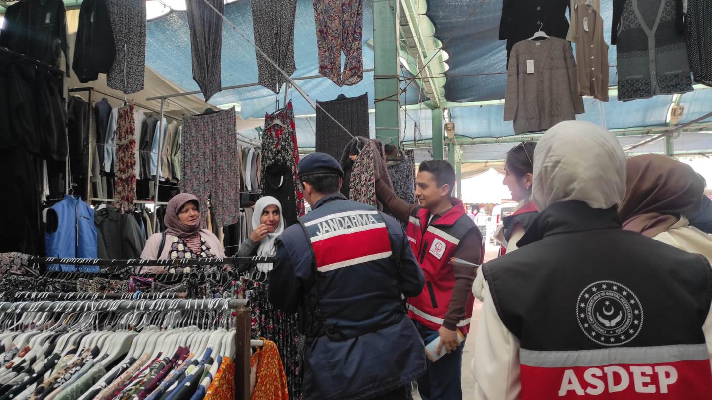 Demirci’de Kadına Yönelik Şiddetle Mücadele İçin Bilgilendirme Çalışması Yapıldı