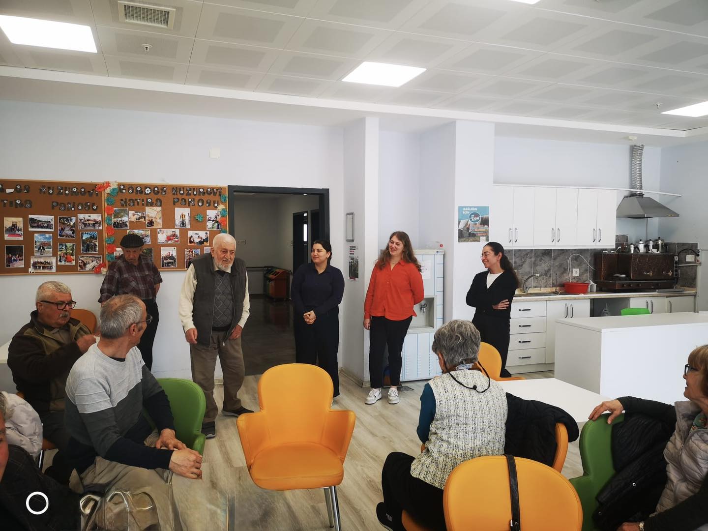 Teos Doğa Sporları Grubu’ndan Huzurevi Sakinlerine Ziyaret